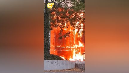 Le lycée Nelson Mandela de Nantes en feu lors d'une manifestation