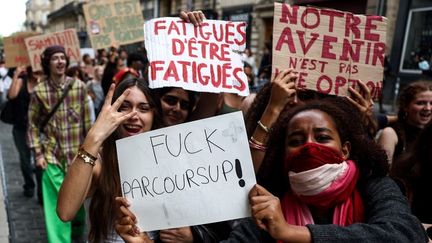Mobilisations lycéennes : comment expliquer la colère des jeunes ?