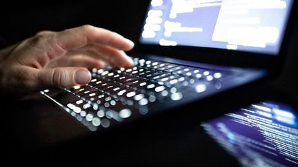Captures d'écran, mouvements de souris, reconnaissance faciale… Les travailleurs de l'IA dénoncent une surveillance intrusive