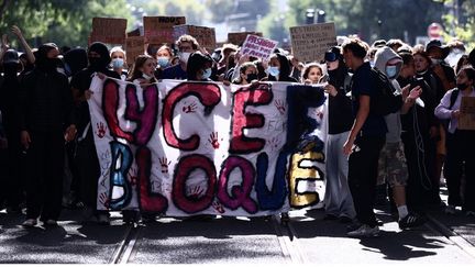 Pourquoi LFI est-elle accusée par le gouvernement d'être à l'origine du mouvement lycéen et de l'instrumentaliser ?