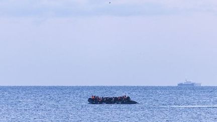 Deux migrants meurent lors d’une tentative de traversée de la Manche, deux femmes transportées en urgence relative