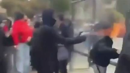 “J’ai essayé de les raisonner” : à Marseille, l’auxiliaire agressée avec un spray inflammable en marge de la mobilisation lycéenne témoigne