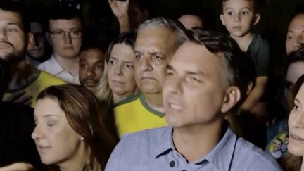 Brésil : Flavio Bolsonaro en tête au premier tour de l'élection présidentielle