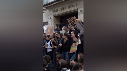 Les premiers blocages de lycées ont commencé dans Paris