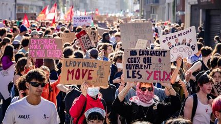 La mobilisation des lycéens a réuni 450 000 manifestants, selon l'intersyndicale de la jeunesse, contre 256 000 d'après le ministère de l'Intérieur
