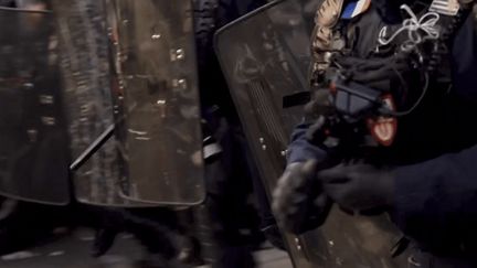 Mobilisation des lycéens : grenades, LBD... Les techniques policières en question