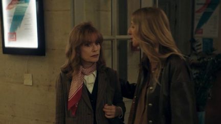 Isabelle Huppert tente de percer au cinéma face à Sandrine Kiberlain dans