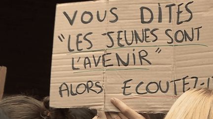Mobilisation des lycéens : moins de blocages mais toujours des tensions, à l'aube d'une nouvelle journée de manifestations