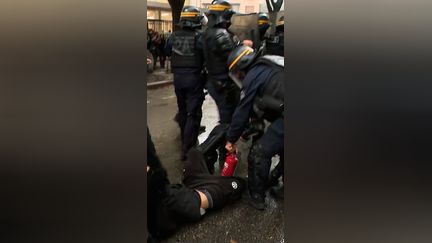 Marseille : un lycéen blessé à la tête lors d'une charge de CRS, une enquête ouverte