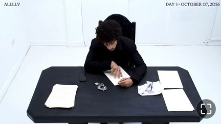 Le rappeur Rilès qui recopie la Bible à la main : Jusqu’où faut-il aller pour faire parler de sa musique ?