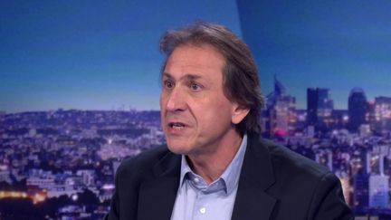 A suivre Loïc de la Mornais : Jérôme Guedj, l'invité de franceinfo