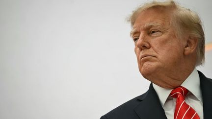 Donald Trump veut faire payer jusqu'à 100 000 dollars pour permettre aux étudiants étrangers de travailler aux États-Unis