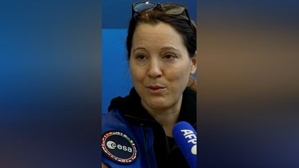 Sophie Adenot émue aux larmes à son retour