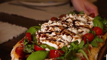 Gastronomie : les Français de plus en plus friands de la pinsa, la cousine romaine de la pizza