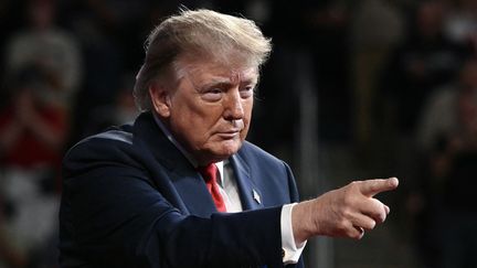 Les offensives de Donald Trump contre l'Ukraine divisent au sein de son propre camp
