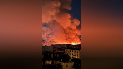 Le marché des Enfants Rouges à Paris ravagé par un incendie