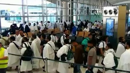 Arabie saoudite : des images de panique dans l'aéroport de Riyad après des attaques de drones et de missiles