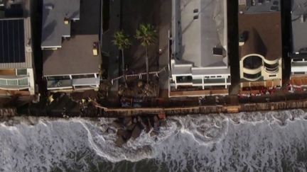 États-Unis : des vagues dévastatrices et des inondations après le passage de la tempête Rachel
