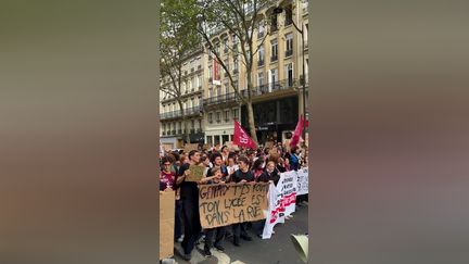 Des étudiants qui ne travaillent pas assez ? Ils répondent aux politiques