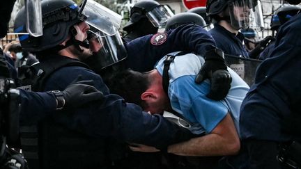 Lycéen éborgné à Tours : un policier mis en examen pour violences aggravées