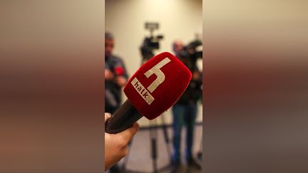 La police turque prend le contrôle du siège de la principale chaîne de télévision d'opposition