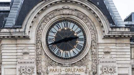 Comment mesurer une seconde ? Quelle heure est-il sur la Lune ? Ces questions fascinantes que doivent étudier les scientifiques de la Conférence générale des poids et mesures