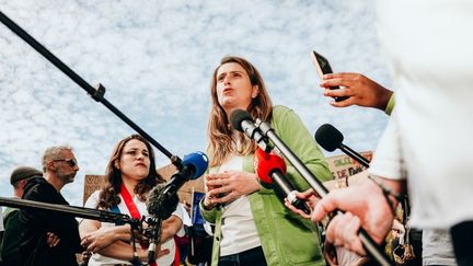 Présidentielle 2027 : Marine Tondelier reprend sa campagne après quatre semaines de congé maternité, et appelle à