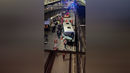 Un minibus heurte un train de fret à l'entrée du tunnel sous la Manche