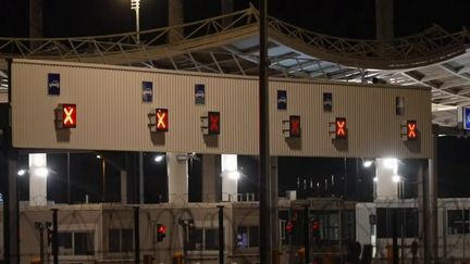 Accident entre un minibus et un train à l'entrée du tunnel sous la Manche : une collision étonnante pour les chauffeurs habitués du trajet