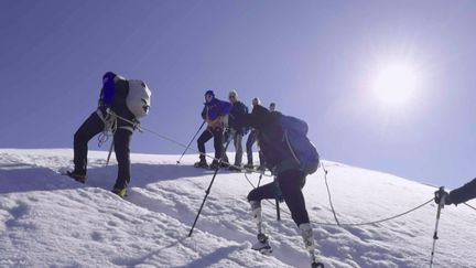 Amputée des quatre membres, Lucie Retail gravit une montagne à plus de 4 000 mètres d’altitude