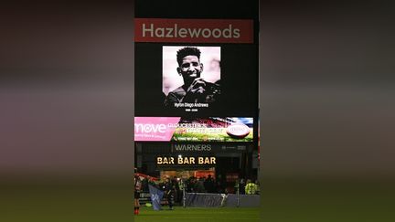 La minute de silence pleine d'émotions en hommage au rugbyman sud-africain Hyron Andrews avant La Rochelle-Lions