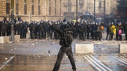 Combien de personnes sont mortes en marge de la mobilisation du 17 octobre à Paris ?