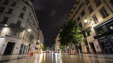 Des couvre-feux de nouveau décrétés mercredi soir dans certains secteurs de plusieurs villes, dont Paris et Lyon