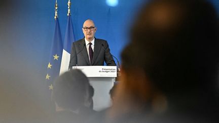Taux d'emprunt de la France à plus de 5% : l'éloignement d'un compromis sur le budget inquiète les investisseurs