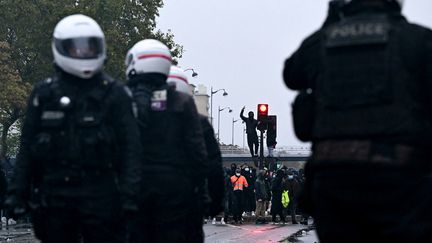 Face à la fatigue des policiers, le syndicat UN1TÉ appelle les politiques à