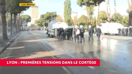 TRANSPARENCE. Pourquoi la chaîne franceinfo (canal 16) a-t-elle diffusé des images d'une manifestation en Albanie à la place de la manifestation de Lyon ?