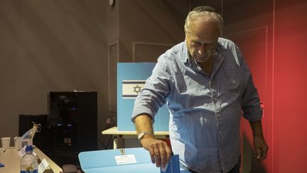 Législatives en Israël : le bloc de l'opposition à Benyamin Nétanyahou légèrement en tête, mais sans majorité, selon des sondages réalisés à la sortie des urnes