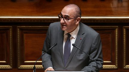 Le gouvernement obtient au Sénat l'adoption d'un dispositif permettant le blocage de contenus appelant aux pillages sur les réseaux sociaux