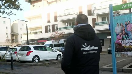 À Trappes, les médiateurs sont à l'écoute des habitants après l’attentat raciste