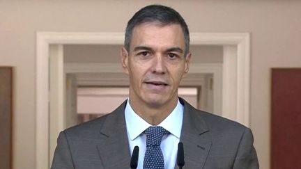 En Espagne, la collision meurtrière entre deux trains fragilise-t-elle la campagne législative de Pedro Sánchez ?