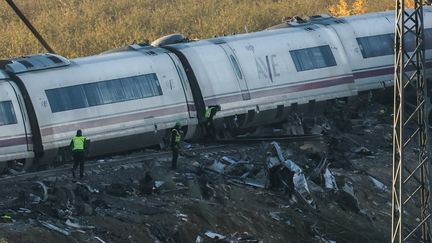 Collision meurtrière entre deux trains en Espagne : plusieurs ressortissants français sont recherchés, annonce le ministère des Affaires étrangères