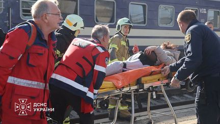 Une attaque russe sur la gare de Dnipro fait 14 morts en Ukraine, Volodymyr Zelensky dénonce une