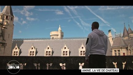 VIDEO.