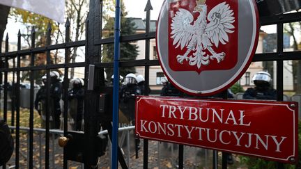 En Pologne, le président convoque les partis politiques pour trouver une issue à la crise après l'intervention de la police au Tribunal constitutionnel